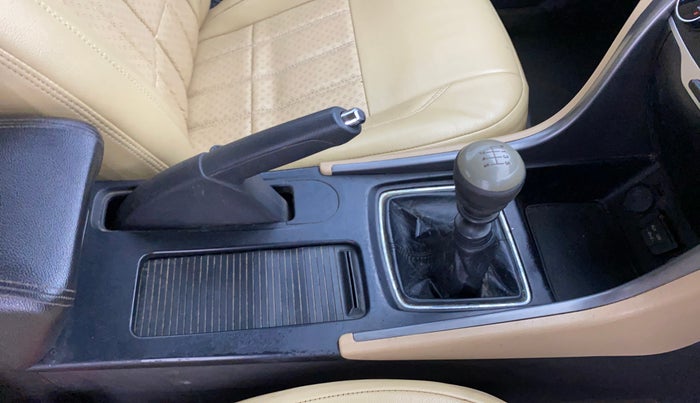 2012 Hyundai Sonata 2.4 GDI MT, Petrol, Manual, 1,07,044 km, Gear Lever