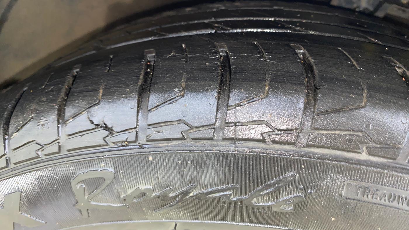 2012 Hyundai Sonata 2.4 GDI MT, Petrol, Manual, 1,07,130 km, Right Front Tyre Tread