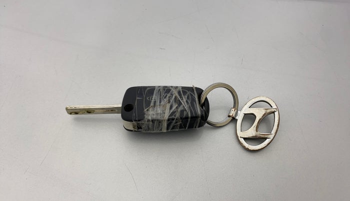 2012 Hyundai Sonata 2.4 GDI MT, Petrol, Manual, 1,07,044 km, Key Close Up