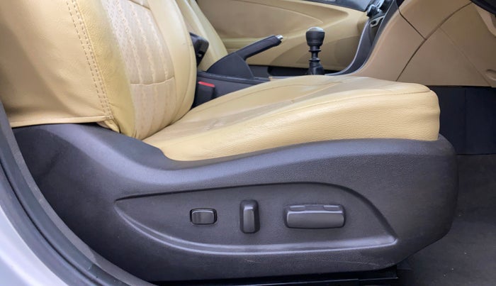 2012 Hyundai Sonata 2.4 GDI MT, Petrol, Manual, 1,07,044 km, Driver Side Adjustment Panel