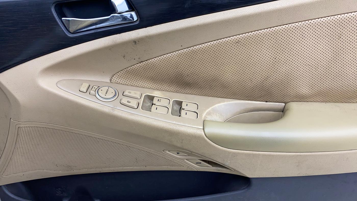2012 Hyundai Sonata 2.4 GDI MT, Petrol, Manual, 1,07,130 km, Driver Side Door Panels Control