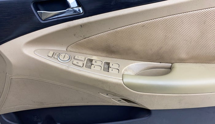 2012 Hyundai Sonata 2.4 GDI MT, Petrol, Manual, 1,07,044 km, Driver Side Door Panels Control