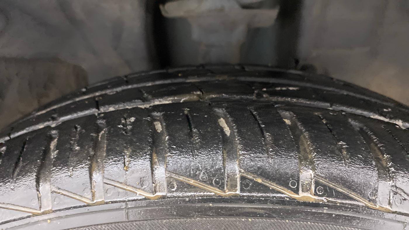 2020 Renault Kwid RXT 1.0 AMT (O), Petrol, Automatic, 52,039 km, Right Front Tyre Tread