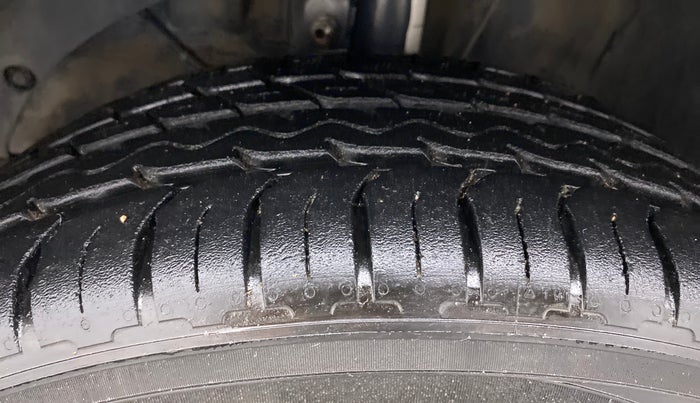 2016 Maruti Baleno ALPHA PETROL 1.2, Petrol, Manual, 61,802 km, Left Front Tyre Tread
