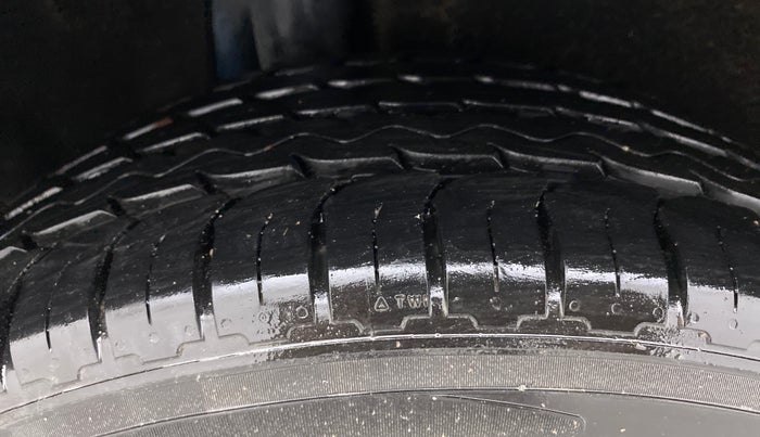 2016 Maruti Baleno ALPHA PETROL 1.2, Petrol, Manual, 61,802 km, Right Rear Tyre Tread