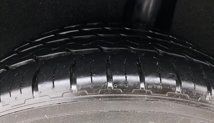 2016 Maruti Baleno ALPHA PETROL 1.2, Petrol, Manual, 61,802 km, Left Rear Tyre Tread