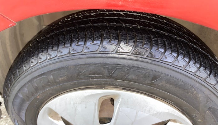 2014 Maruti Celerio VXI CNG, CNG, Manual, 52,353 km, Left Front Tyre Tread