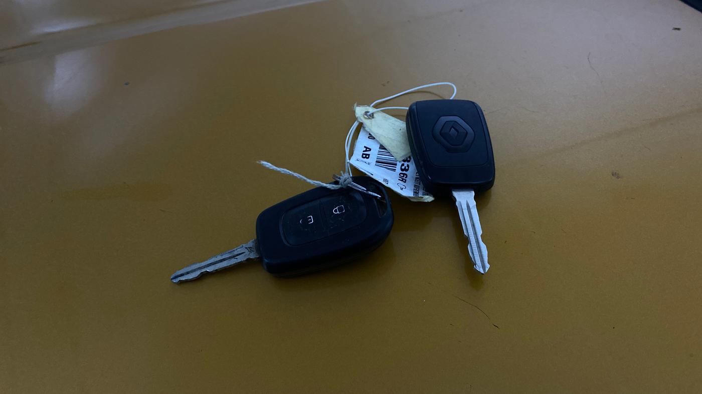 2020 Renault TRIBER RXL MT, Petrol, Manual, 63,641 km, Key Close Up