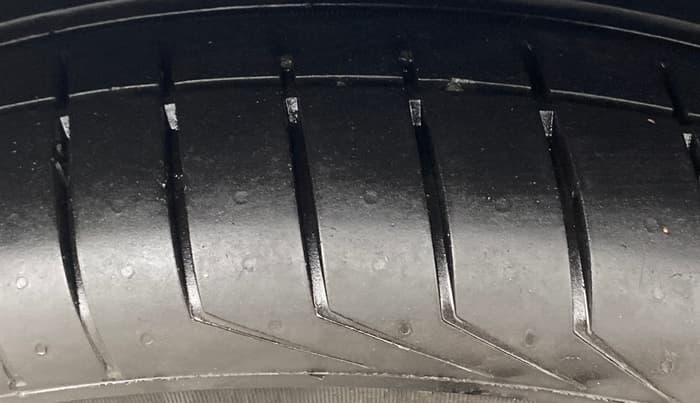 2022 Volkswagen VIRTUS TOPLINE TSI 1.0 AT, Petrol, Automatic, 86,171 km, Right Rear Tyre Tread