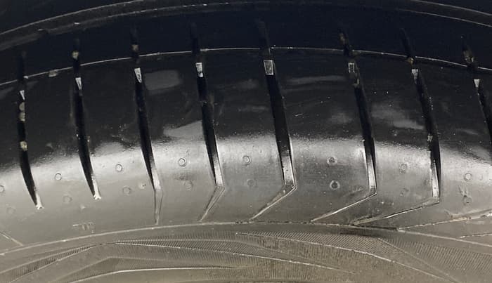 2022 Volkswagen VIRTUS TOPLINE TSI 1.0 AT, Petrol, Automatic, 86,171 km, Left Rear Tyre Tread