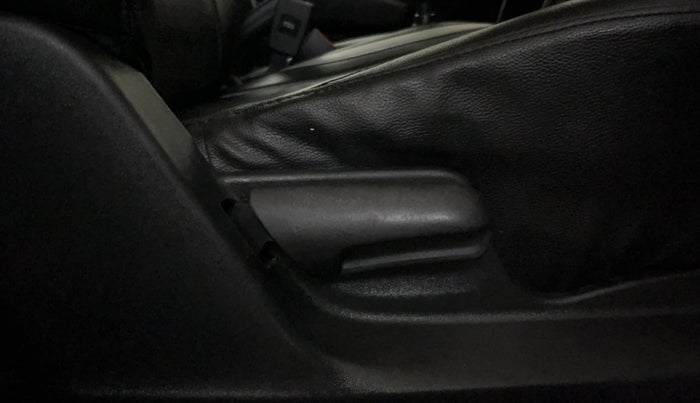 2016 Maruti Swift VXI O, Petrol, Manual, 62,752 km, Driver Side Adjustment Panel