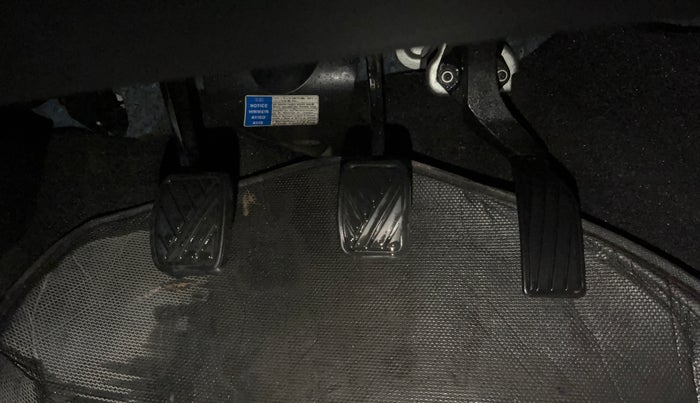 2016 Maruti Swift VXI O, Petrol, Manual, 62,752 km, Pedals