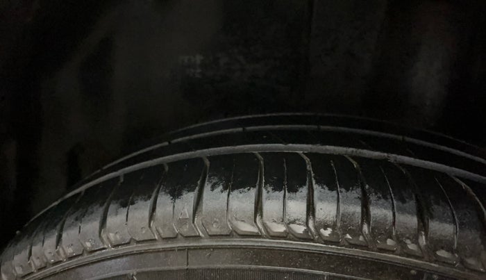 2016 Maruti Swift VXI O, Petrol, Manual, 62,752 km, Left Rear Tyre Tread