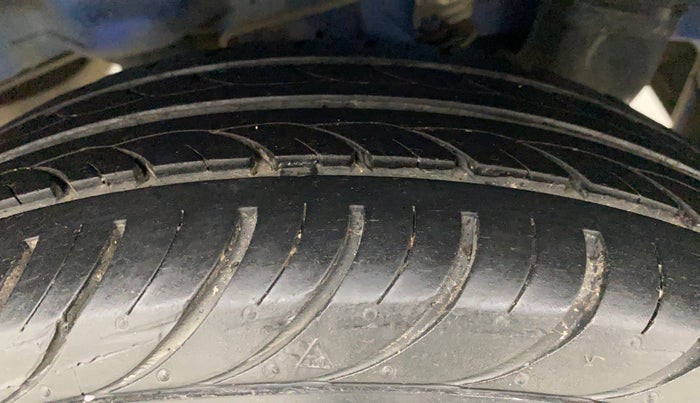 2018 Hyundai Eon ERA PLUS (O), Petrol, Manual, 26,624 km, Left Rear Tyre Tread