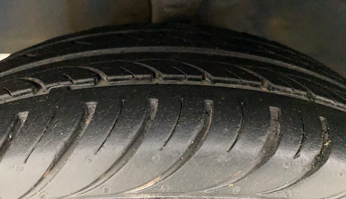 2018 Hyundai Eon ERA PLUS (O), Petrol, Manual, 26,624 km, Left Front Tyre Tread