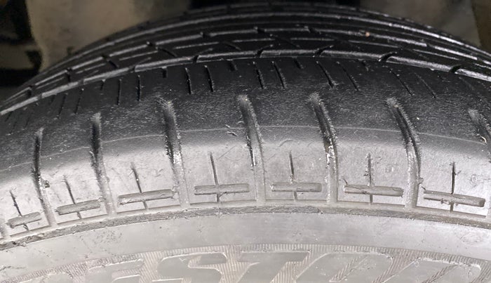 2016 Toyota Innova Crysta 2.8 ZX AT 7 STR, Diesel, Automatic, 73,959 km, Left Front Tyre Tread