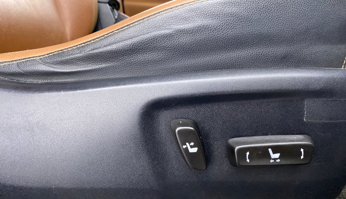 2016 Toyota Innova Crysta 2.8 ZX AT 7 STR, Diesel, Automatic, 73,959 km, Driver Side Adjustment Panel