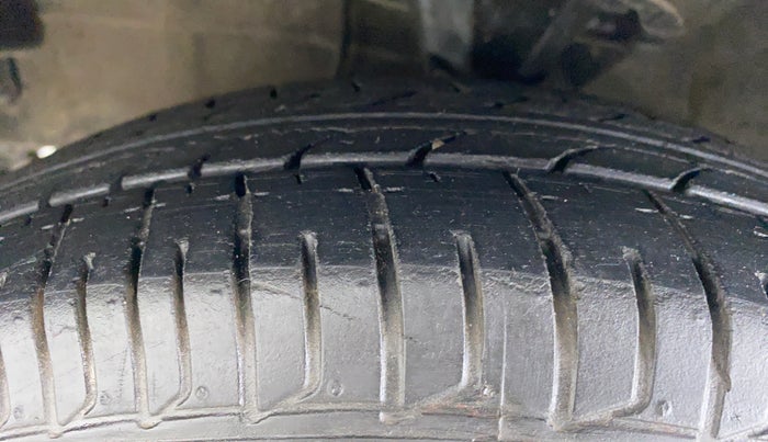 2015 Hyundai i10 MAGNA 1.1 IRDE2, Petrol, Manual, 45,891 km, Left Front Tyre Tread