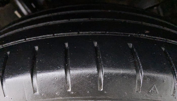 2019 Toyota Glanza V CVT, Petrol, Automatic, 42,529 km, Left Front Tyre Tread