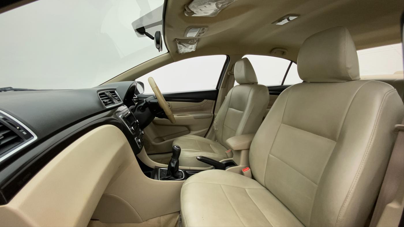 2015 Maruti Ciaz VXI+, Petrol, Manual, 46,738 km, Right Side Front Door Cabin