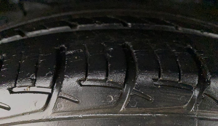 2015 Maruti Ciaz VXI+, Petrol, Manual, 46,738 km, Left Front Tyre Tread