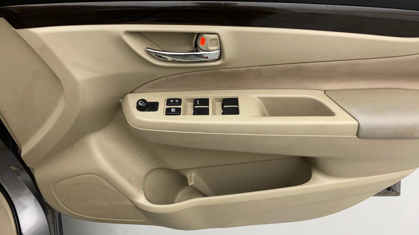 2015 Maruti Ciaz VXI+, Petrol, Manual, 46,738 km, Driver Side Door Panels Control