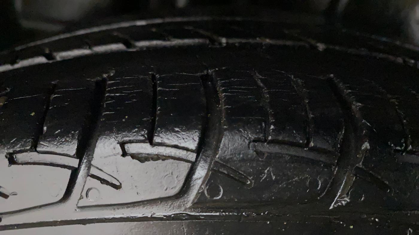 2015 Maruti Ciaz VXI+, Petrol, Manual, 46,738 km, Right Rear Tyre Tread
