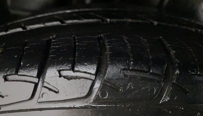 2015 Maruti Ciaz VXI+, Petrol, Manual, 46,738 km, Right Rear Tyre Tread