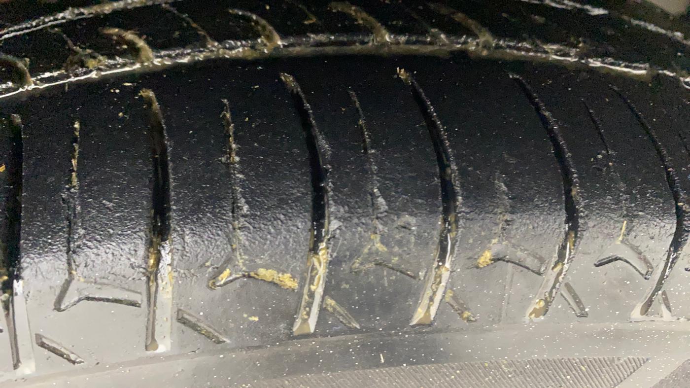 2017 Honda Amaze 1.2L I-VTEC VX AT, CNG, Automatic, 75,732 km, Right Front Tyre Tread