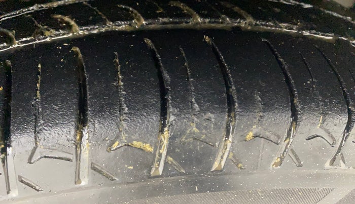 2017 Honda Amaze 1.2L I-VTEC VX AT, CNG, Automatic, 75,760 km, Right Front Tyre Tread