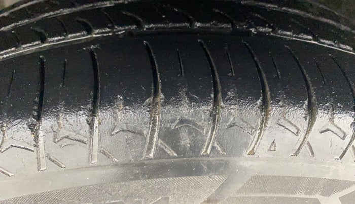 2017 Honda Amaze 1.2L I-VTEC VX AT, CNG, Automatic, 75,760 km, Left Front Tyre Tread