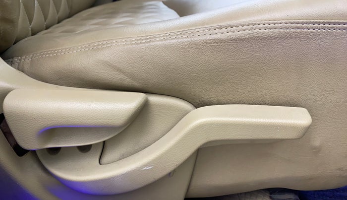 2017 Honda Amaze 1.2L I-VTEC VX AT, CNG, Automatic, 75,760 km, Driver Side Adjustment Panel