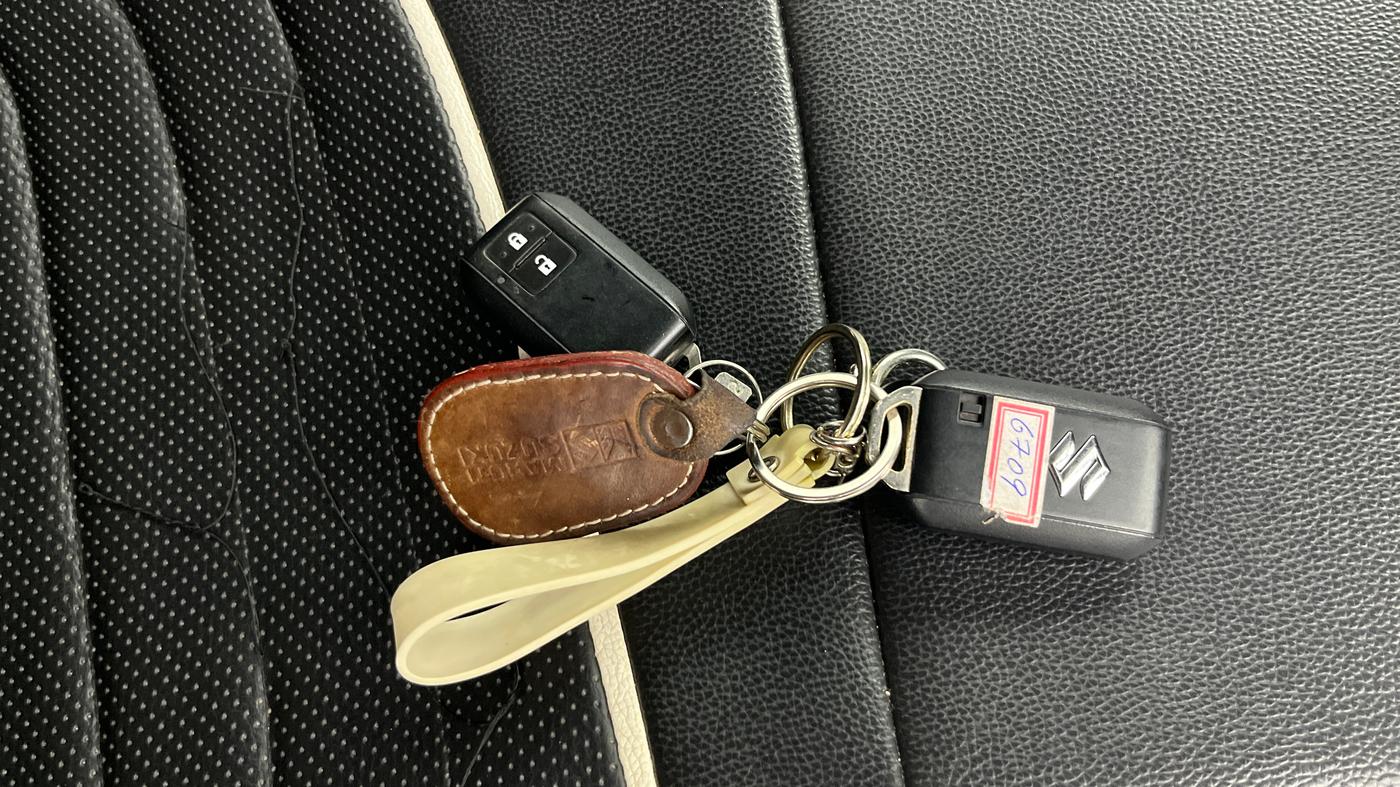 2018 Maruti Swift ZXI, Petrol, Manual, 75,436 km, Key Close Up