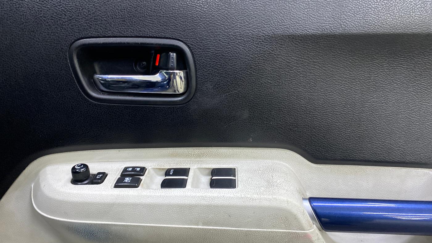 2022 Maruti IGNIS ZETA 1.2, Petrol, Manual, 39,824 km, Driver Side Door Panels Control