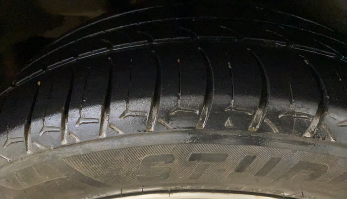 2018 Maruti Ciaz ALPHA 1.5 SHVS PETROL, Petrol, Manual, 82,251 km, Right Rear Tyre Tread