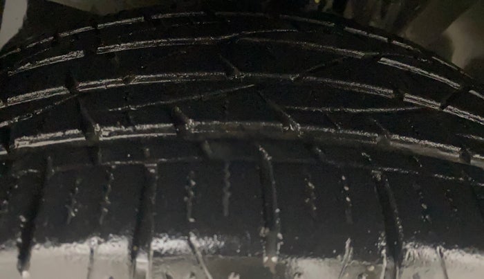 2017 Jeep Compass LONGITUDE (O) 2.0 DIESEL, Diesel, Manual, 68,398 km, Left Front Tyre Tread