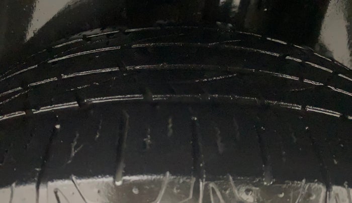 2017 Jeep Compass LONGITUDE (O) 2.0 DIESEL, Diesel, Manual, 68,398 km, Left Rear Tyre Tread