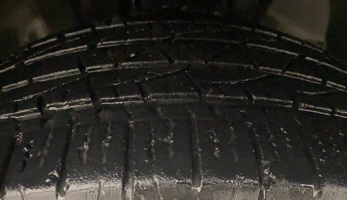 2017 Jeep Compass LONGITUDE (O) 2.0 DIESEL, Diesel, Manual, 68,398 km, Right Front Tyre Tread