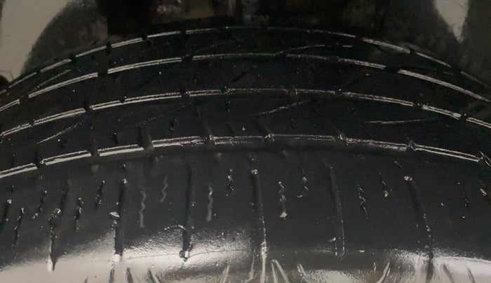 2017 Jeep Compass LONGITUDE (O) 2.0 DIESEL, Diesel, Manual, 68,398 km, Right Rear Tyre Tread