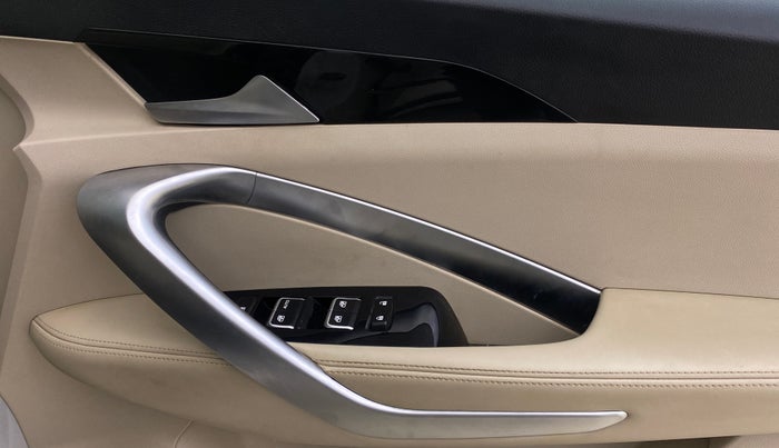 2023 MG HECTOR SHARP 2.0 DIESEL DUAL TONE, Diesel, Manual, 53,103 km, Driver Side Door Panels Control