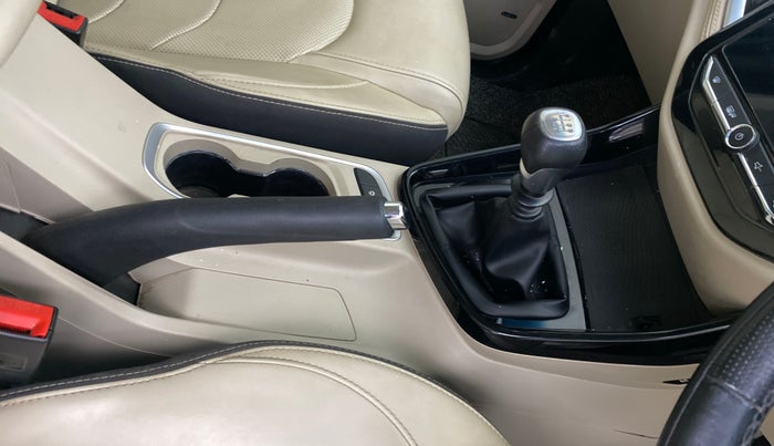 2023 MG HECTOR SHARP 2.0 DIESEL DUAL TONE, Diesel, Manual, 53,103 km, Gear Lever