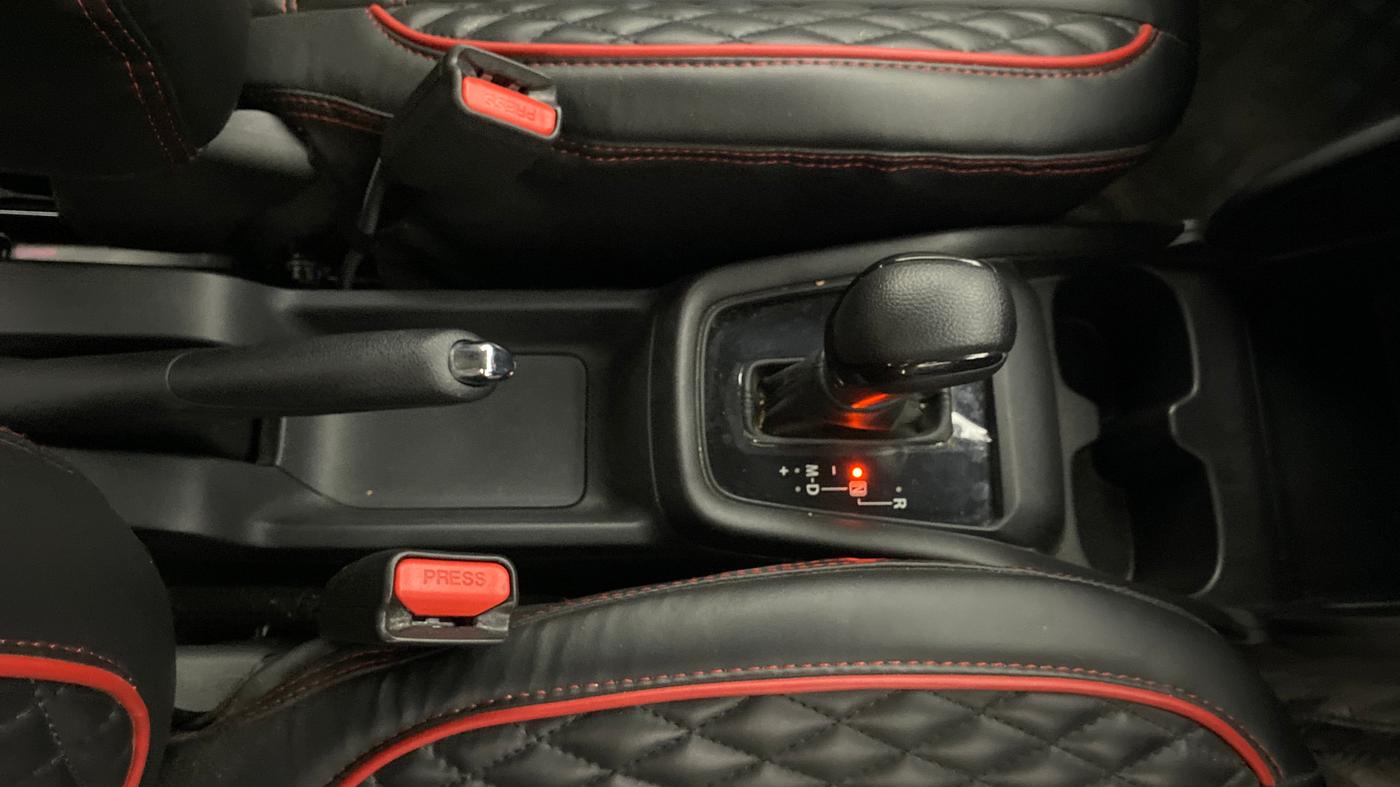 2025 Maruti Swift VXi (O) AMT, Petrol, Automatic, 2,472 km, Gear Lever