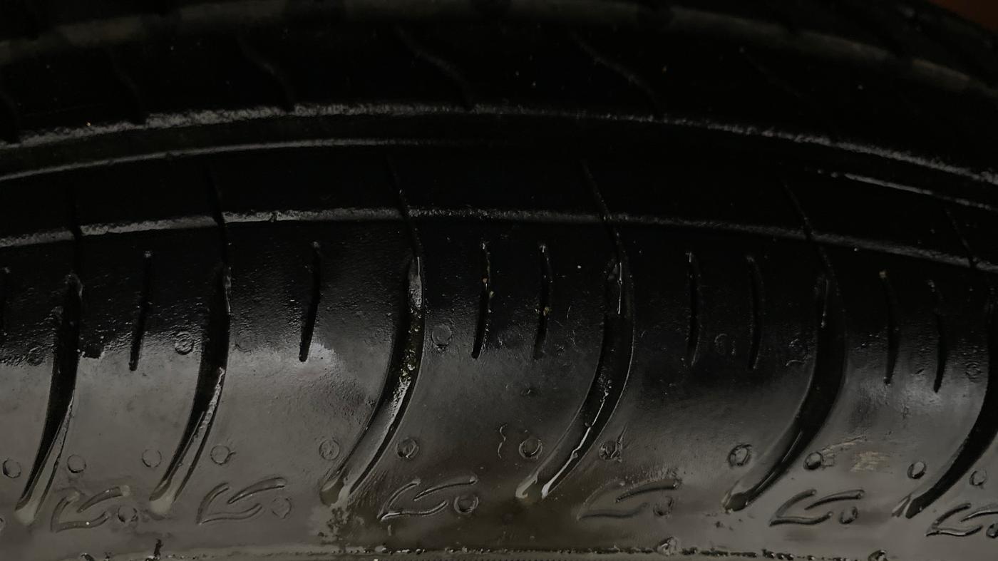 2025 Maruti Swift VXi (O) AMT, Petrol, Automatic, 2,472 km, Left Front Tyre Tread