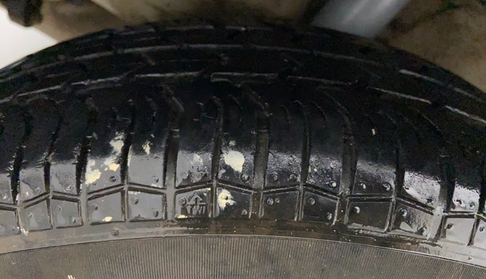 2011 Maruti Ritz VXI, Petrol, Manual, 35,952 km, Right Rear Tyre Tread