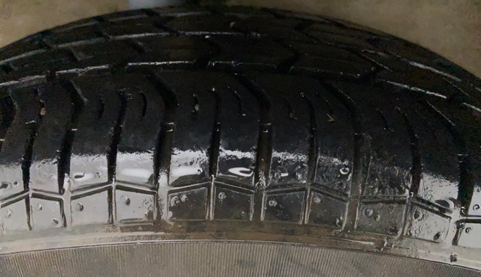 2011 Maruti Ritz VXI, Petrol, Manual, 35,952 km, Left Rear Tyre Tread