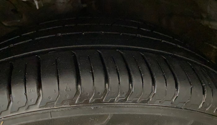 2018 Hyundai Verna 1.6 VTVT SX, Petrol, Manual, 86,880 km, Left Front Tyre Tread