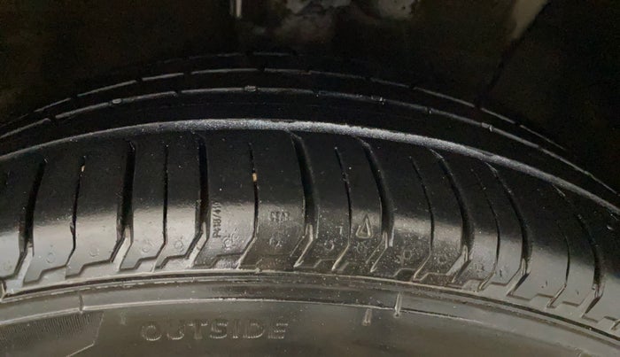 2018 Hyundai Verna 1.6 VTVT SX, Petrol, Manual, 86,880 km, Right Front Tyre Tread