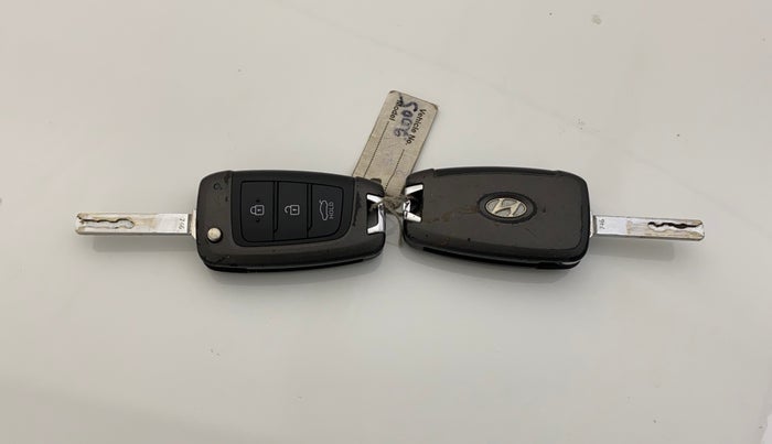 2018 Hyundai Verna 1.6 VTVT SX, Petrol, Manual, 86,880 km, Key Close Up