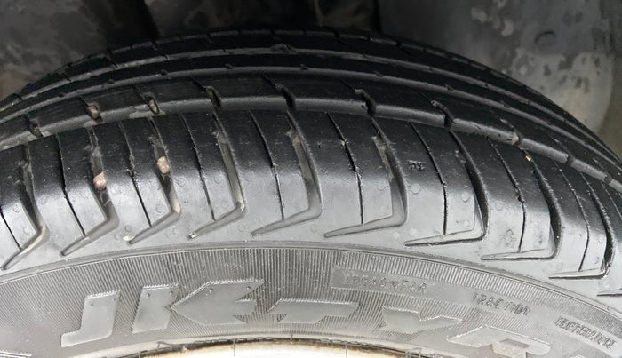 2016 Renault Kwid RXT, Petrol, Manual, 44,751 km, Right Front Tyre Tread