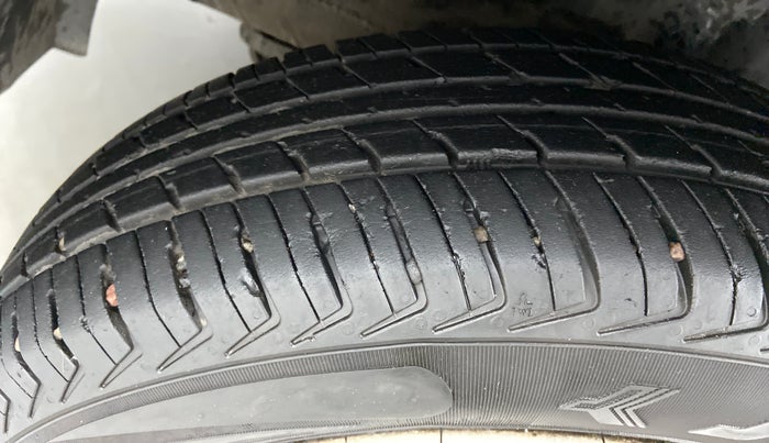 2016 Renault Kwid RXT, Petrol, Manual, 44,751 km, Left Front Tyre Tread